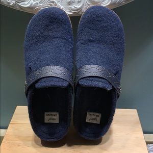 Earth Origins Janet Clog